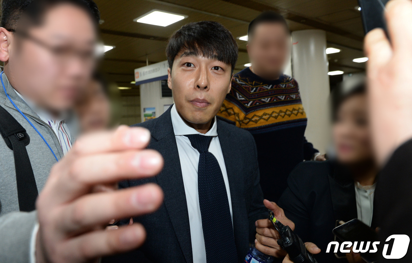 인민정김동성향해주변시선도무서웠지만…제발일어나자 (1)