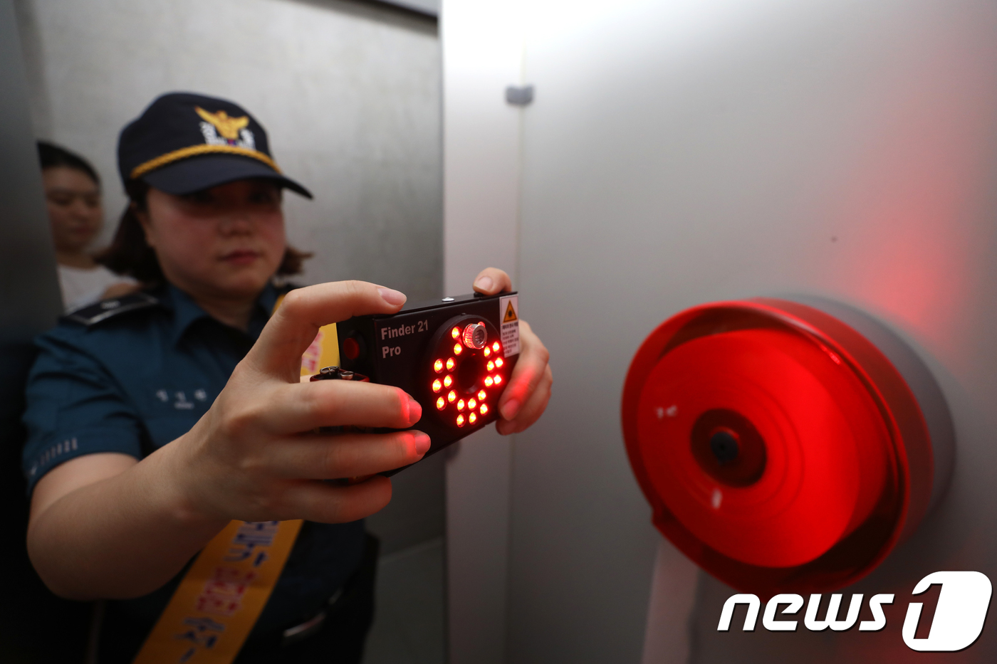 여성90불법촬영걱정하는데…안심보안관사업중단한서울시