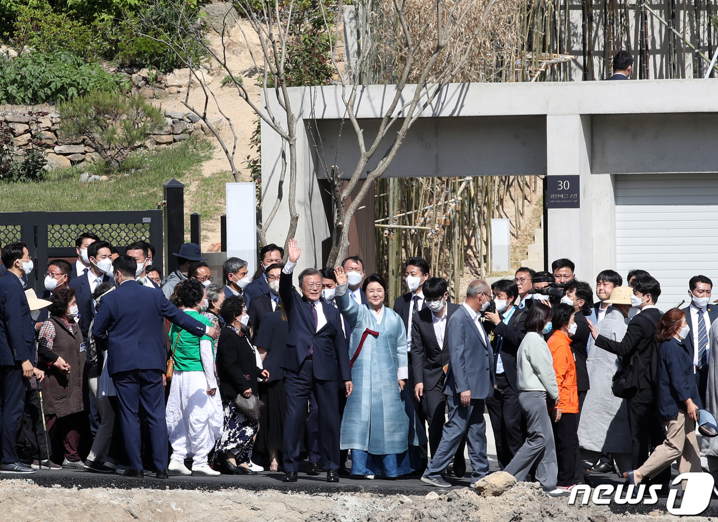 뉴스1PICK양산으로귀향한文나는완전히해방된자유인