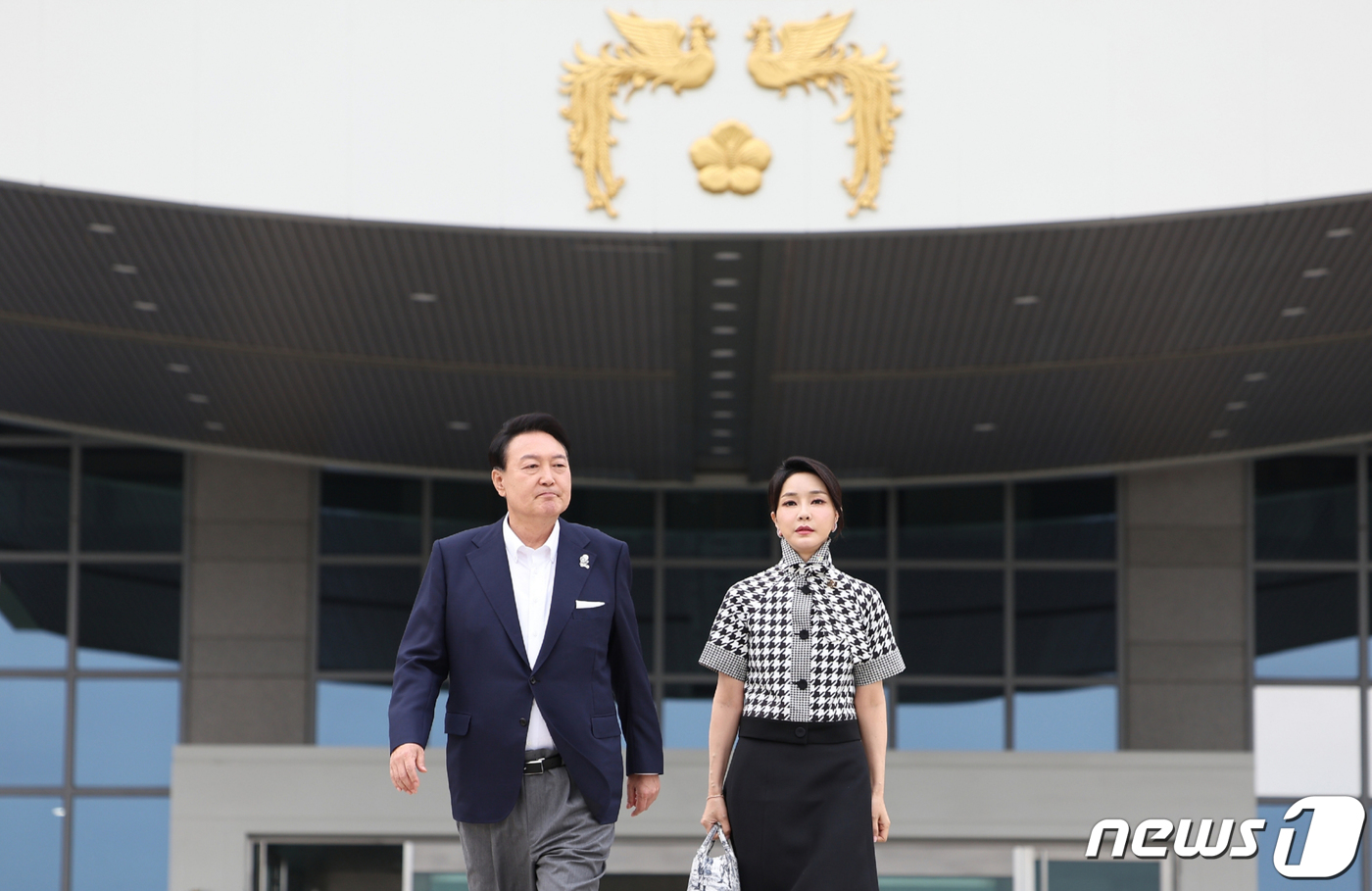 김건희여사조용한내조끝났다…프랑스영부인모델관심