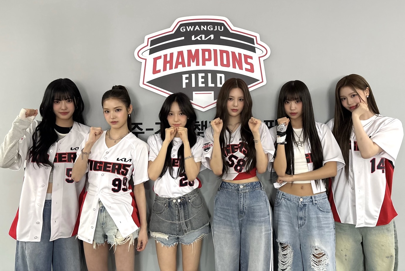 KIA 타이거즈 경기, 그룹 izna가 빛냈다! 이미지
