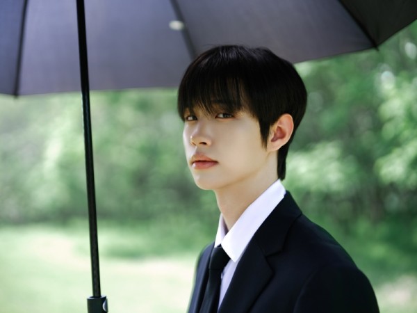 클로즈 유어 아이즈, 슈트핏 비주얼로 음악 팬 심장 저격 이미지
